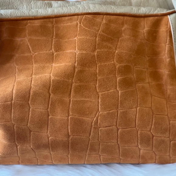 INNUE MADE IN ITALY EMBOSSED SUEDE SATCHEL PURSE - Picture 2 of 4